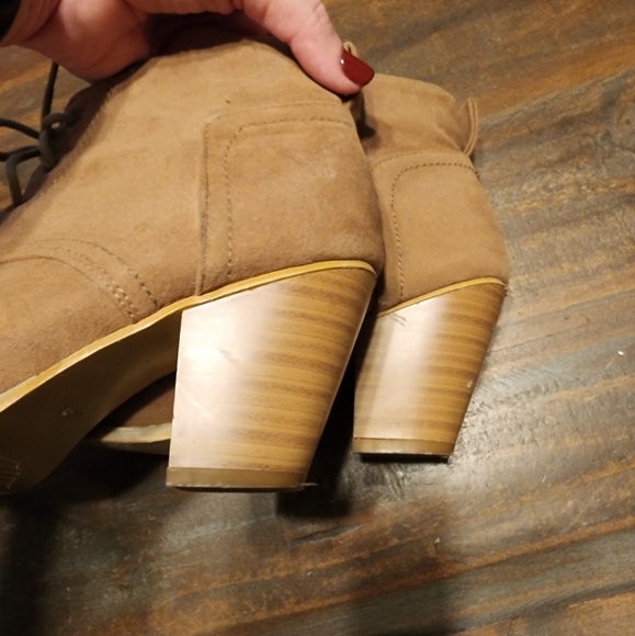 Rue 21 Tan Suede Ankle Booties size 8 1/2 - Picture 7 of 9